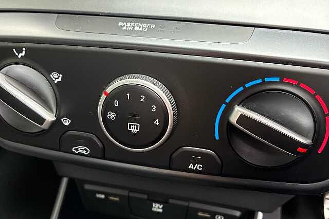 Hyundai BAYON T-GDI SE CONNECT MHEV Green