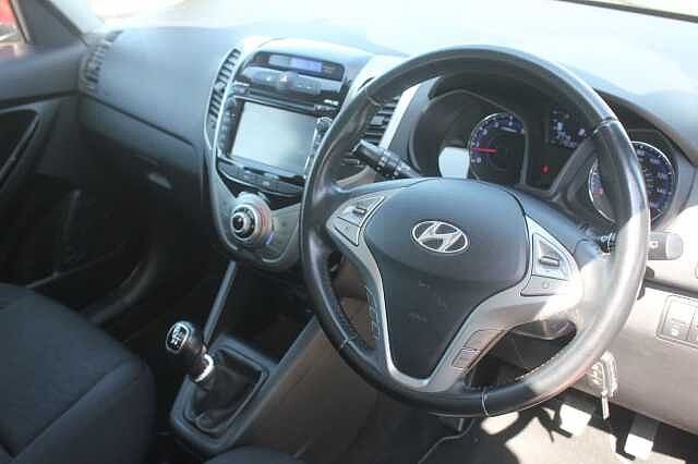 Hyundai IX20 1.4 Premium Blue Drive 5 Door Fiery Red