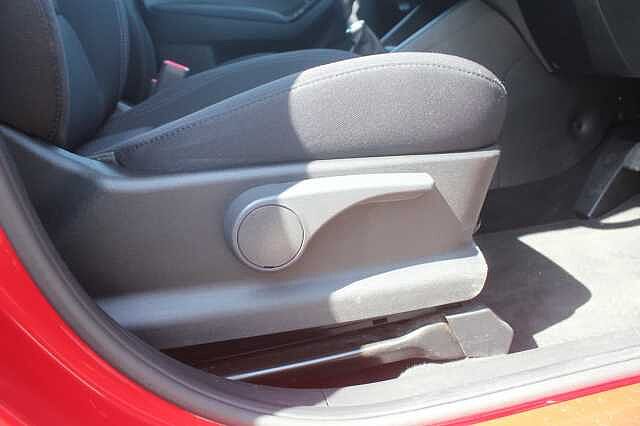 Hyundai IX20 1.4 Premium Blue Drive 5 Door Fiery Red