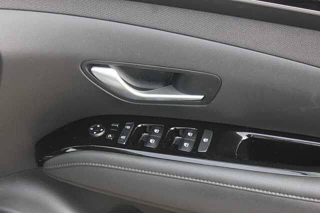 Hyundai TUCSON 1.6 TGDi Hybrid 230 Premium 5dr 2WD Auto Shimmering Silver