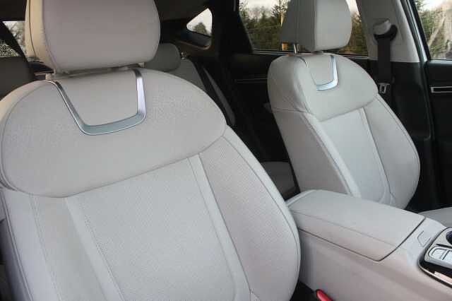 Hyundai TUCSON 1.6 TGDi Hybrid 230 Ultimate 5dr 2WD Auto Atlas White