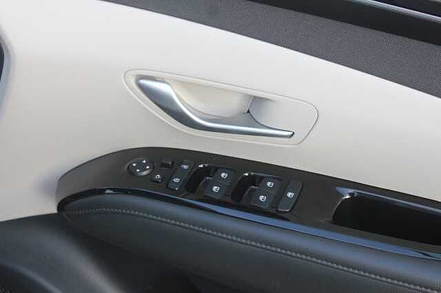 Hyundai TUCSON 1.6 TGDi Hybrid 230 Ultimate 5dr 2WD Auto Atlas White