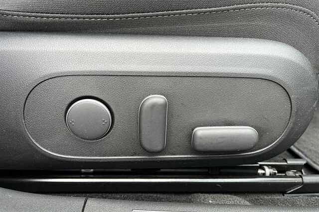 Hyundai IONIQ 6 77.4kWh Premium Saloon 4dr Electric Auto AWD (325 ps) Blue