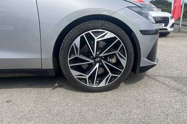 Hyundai IONIQ 6 77.4kWh Premium Saloon 4dr Electric Auto (228 ps) Silver