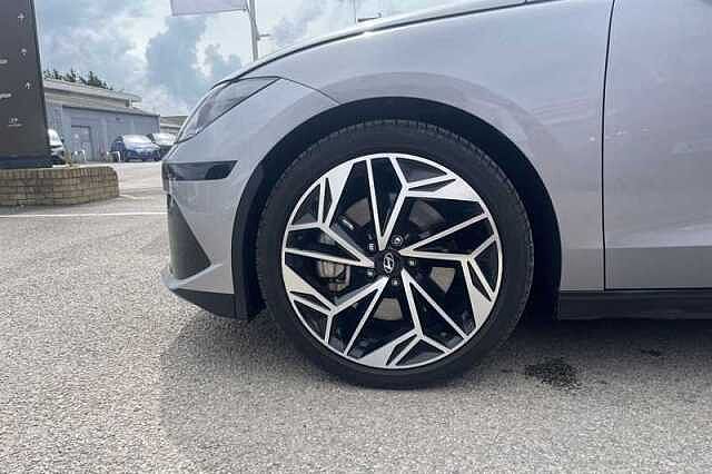 Hyundai IONIQ 6 77.4kWh Premium Saloon 4dr Electric Auto (228 ps) Silver