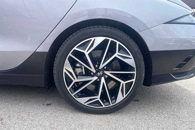 Hyundai IONIQ 6 77.4kWh Premium Saloon 4dr Electric Auto (228 ps) Silver