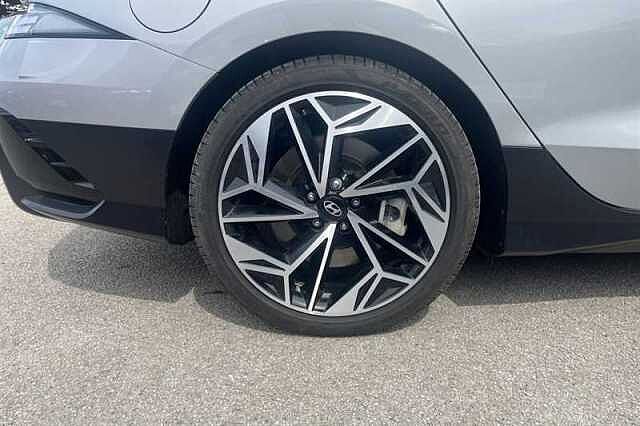 Hyundai IONIQ 6 77.4kWh Premium Saloon 4dr Electric Auto (228 ps) Silver