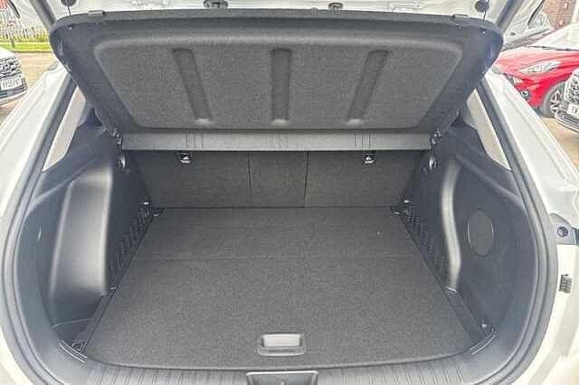 Hyundai KONA 1.6 h-GDi Ultimate SUV 5dr Petrol Hybrid DCT Euro 6 (s/s) (129 ps) White