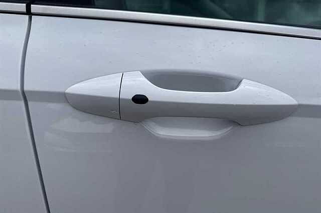 Hyundai KONA 1.6 h-GDi Ultimate SUV 5dr Petrol Hybrid DCT Euro 6 (s/s) (129 ps) White