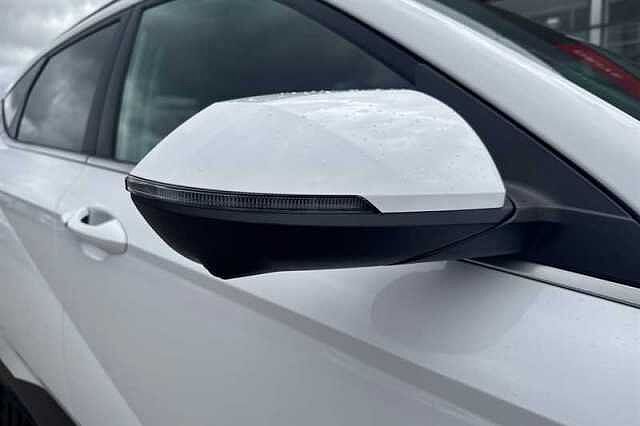 Hyundai KONA 1.6 h-GDi Ultimate SUV 5dr Petrol Hybrid DCT Euro 6 (s/s) (129 ps) White