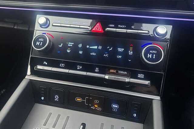 Hyundai SANTA FE 1.6 T-GDi 13.8kWh Calligraphy SUV 5dr Petrol Plug-in Hybrid Auto 4WD Euro 6 (s/s Silver