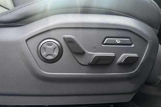 Hyundai SANTA FE 1.6 T-GDi 13.8kWh Calligraphy SUV 5dr Petrol Plug-in Hybrid Auto 4WD Euro 6 (s/s Silver