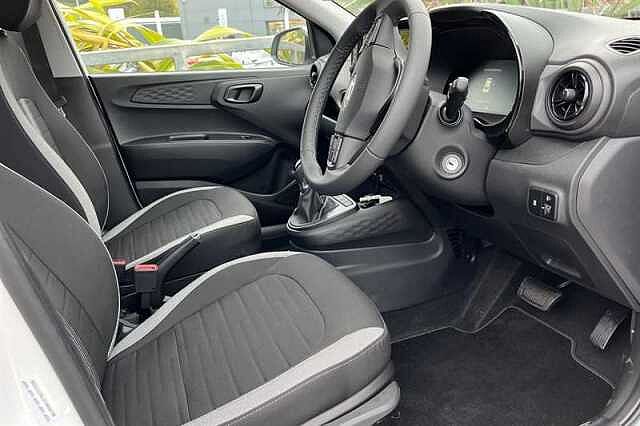 Hyundai I10 1.0 Advance Hatchback 5dr Petrol Auto Euro 6 (s/s) (63 ps) White