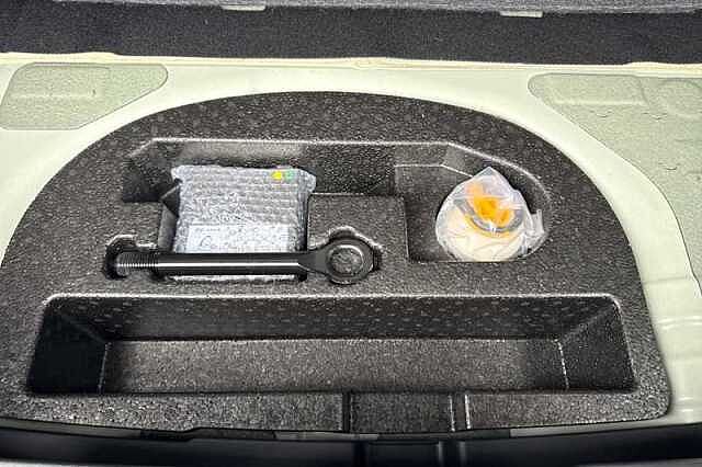 Hyundai INSTER Long Range 49kWh 02 SUV 5dr Electric Auto (115 ps) Yellow