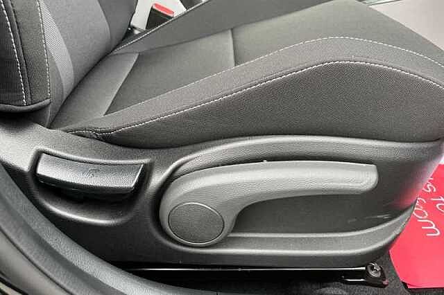Hyundai I20 1.0 T-GDi Tech Line Hatchback 5dr Petrol DCT Euro 6 (s/s) (90 ps) Black
