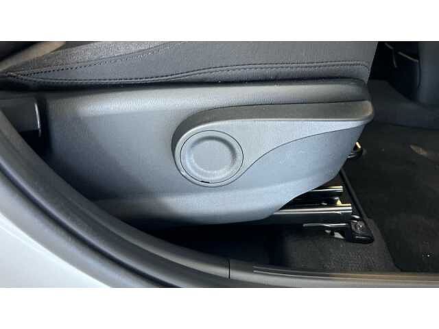 Hyundai INSTER 85kW 02 49kWh 5dr Auto White
