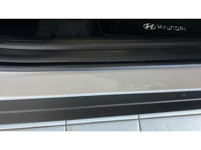 Hyundai INSTER 85kW 02 49kWh 5dr Auto White