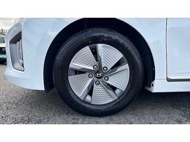 Hyundai IONIQ 1.6 GDi Hybrid Premium 5dr DCT White