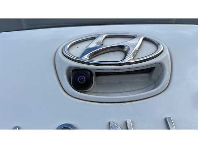 Hyundai IONIQ 1.6 GDi Hybrid Premium 5dr DCT White
