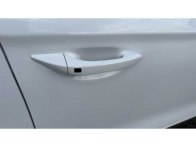 Hyundai IONIQ 1.6 GDi Hybrid Premium 5dr DCT White