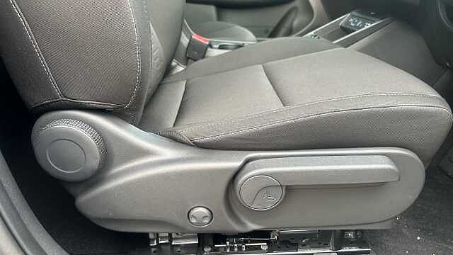 Hyundai KONA 5Dr HAT 65kWh Advance C/Pk AU Abyss Black