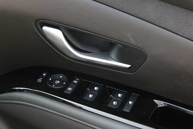 Hyundai TUCSON 1.6T Hybrid Ultimate 5dr Auto Silver