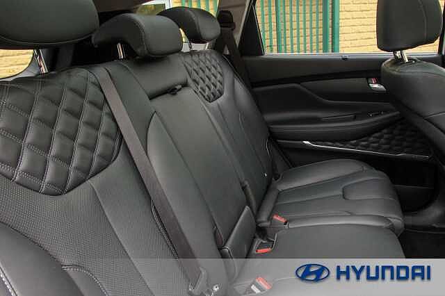 Hyundai SANTA FE 1.6 TGDi Hybrid Ultimate 5dr 4WD Auto White Cream