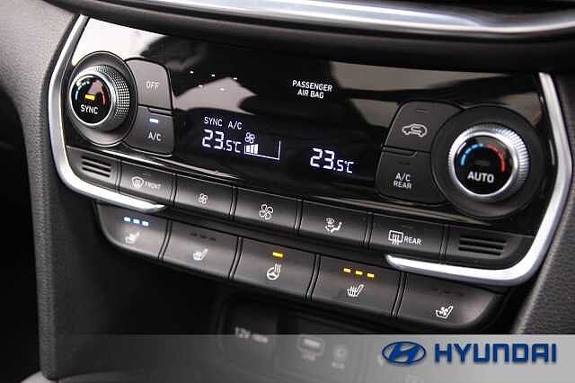 Hyundai Santa Fe 2.2 CRDi (200ps) 4WD Premium SE 5 Door
