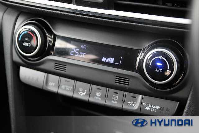 Hyundai KONA SUV 1.6GDi (141ps) Premium Pulse Red