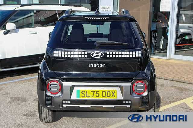 Hyundai INSTER 85kW Cross 49kWh 5dr Auto Abyss Black