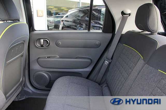 Hyundai INSTER 85kW Cross 49kWh 5dr Auto Abyss Black
