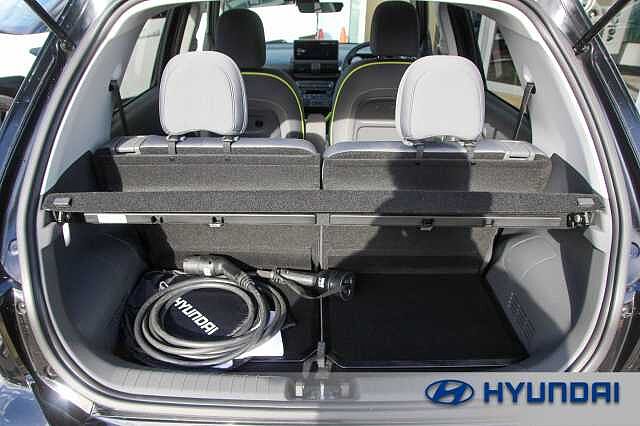 Hyundai INSTER 85kW Cross 49kWh 5dr Auto Abyss Black
