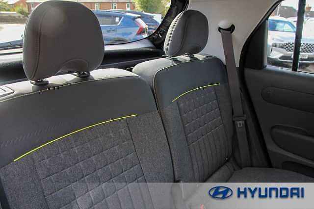 Hyundai INSTER 85kW Cross 49kWh 5dr Auto Abyss Black