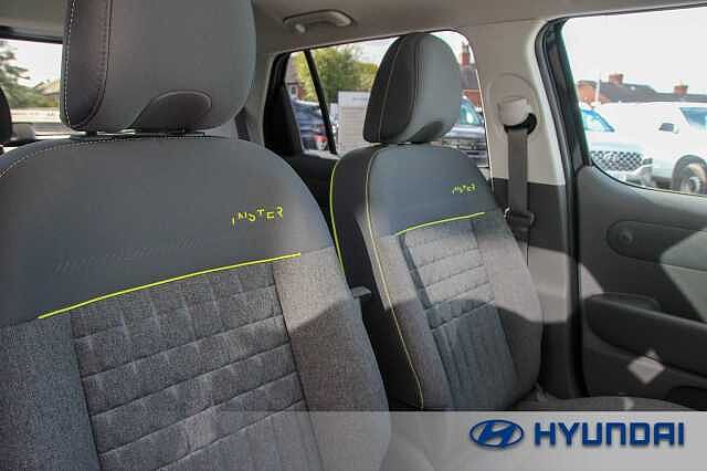 Hyundai INSTER 85kW Cross 49kWh 5dr Auto Abyss Black