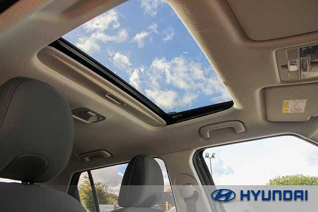 Hyundai INSTER 85kW Cross 49kWh 5dr Auto Abyss Black