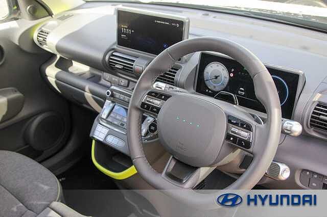 Hyundai INSTER 85kW Cross 49kWh 5dr Auto Abyss Black