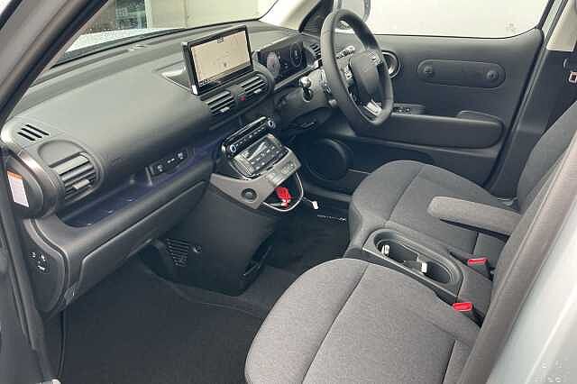 Hyundai INSTER 85kW 02 49kWh 5dr Auto Aero Silver