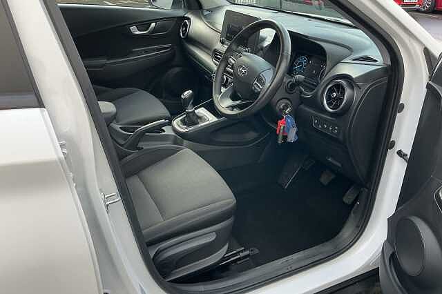 Hyundai KONA 1.0 TGDi 48V MHEV SE Connect 5dr Atlas White
