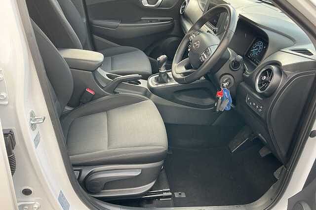Hyundai KONA 1.0 TGDi 48V MHEV SE Connect 5dr Atlas White