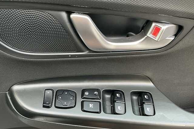 Hyundai KONA 1.0 TGDi 48V MHEV SE Connect 5dr Atlas White