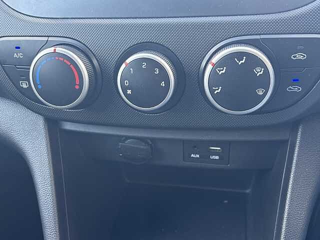 Hyundai I10 1.0 Play 5dr Champion Blue