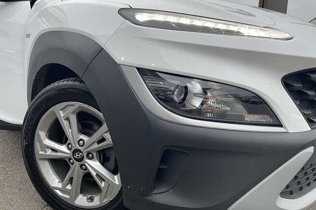 Hyundai KONA SE Connect 1.0 T-GDi MHEV (120ps) Atlas White