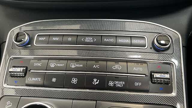 Hyundai Santa Fe 1.6 h T-GDi Premium SUV 5dr Petrol Hybrid Auto Euro 6 (s/s) (230 ps)