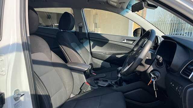 Hyundai TUCSON 1.6 GDi S Connect SUV 5dr Petrol Manual Euro 6 (s/s) (132 ps)