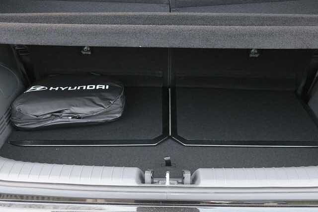 Hyundai INSTER Long Range 49kWh Cross Auto 5dr White