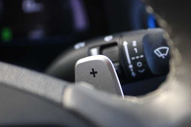 Hyundai IONIQ 1.6 h-GDi Premium DCT Euro 6 (s/s) 5dr