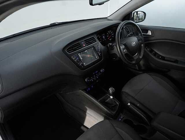 Hyundai i20 1.2 Premium Nav Hatchback 5dr Petrol Manual Euro 6 (s/s) (84 ps)