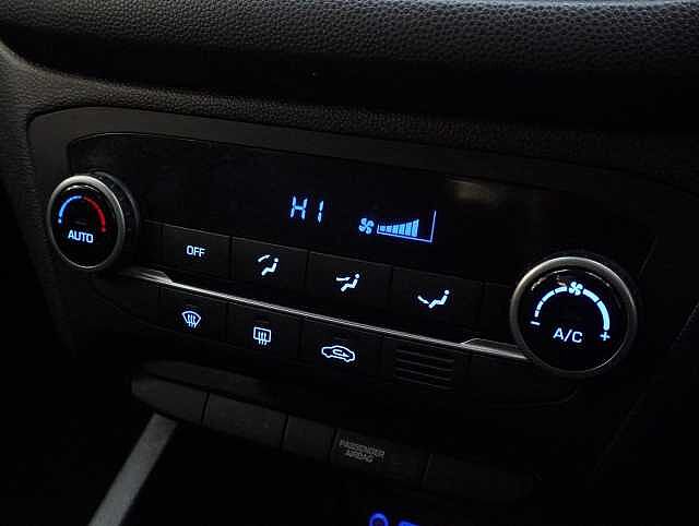 Hyundai i20 1.2 Premium Nav Hatchback 5dr Petrol Manual Euro 6 (s/s) (84 ps)