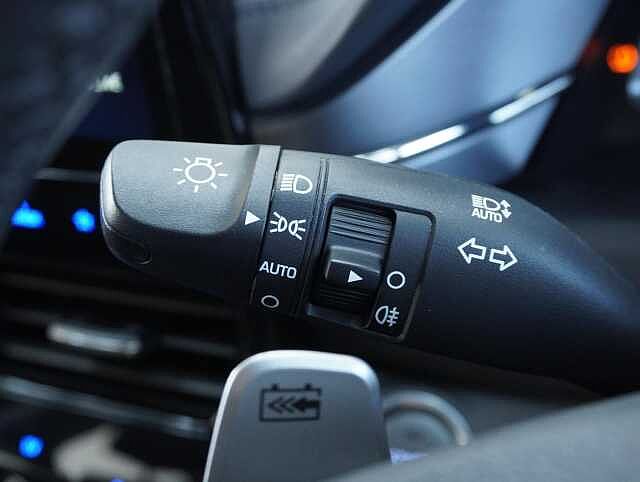 Hyundai IONIQ 38.3kWh Premium Hatchback 5dr Electric Auto (136 ps)