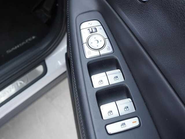 Hyundai SANTA FE 2.2 CRDi Ultimate SUV 5dr Diesel DCT 4WD Euro 6 (s/s) (193 ps) Glacier White